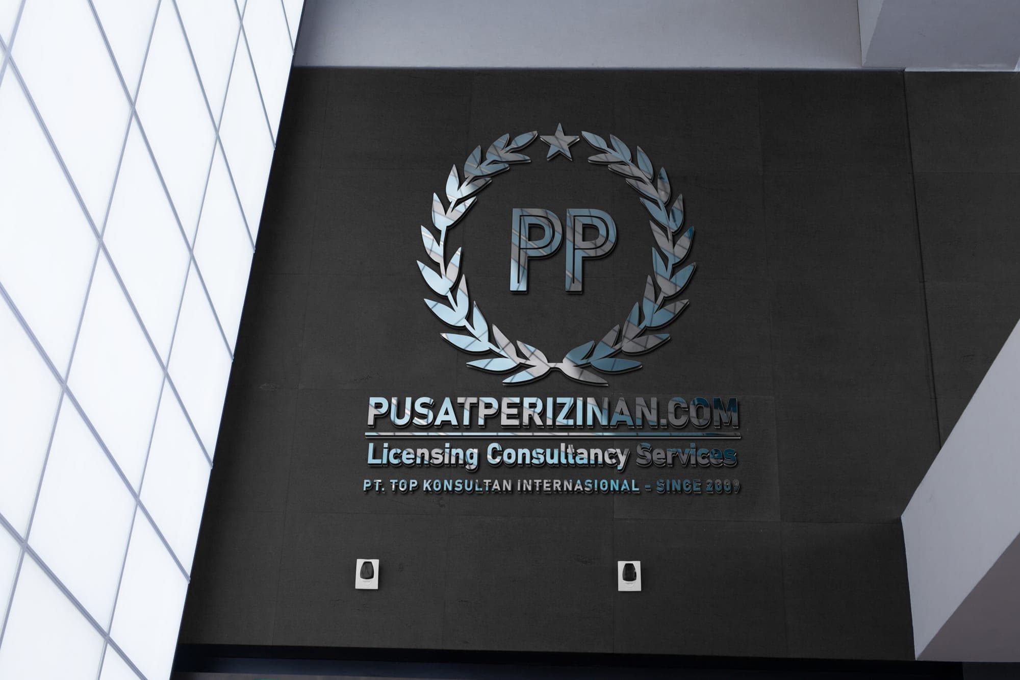 Branding wall PusatPerizinan.com dengan logo PP di kantor pusat Jakarta